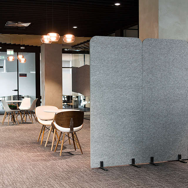 Piso de pantalla acústica