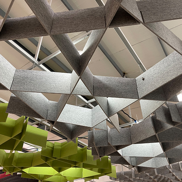 Módulos de techo acústico irregular